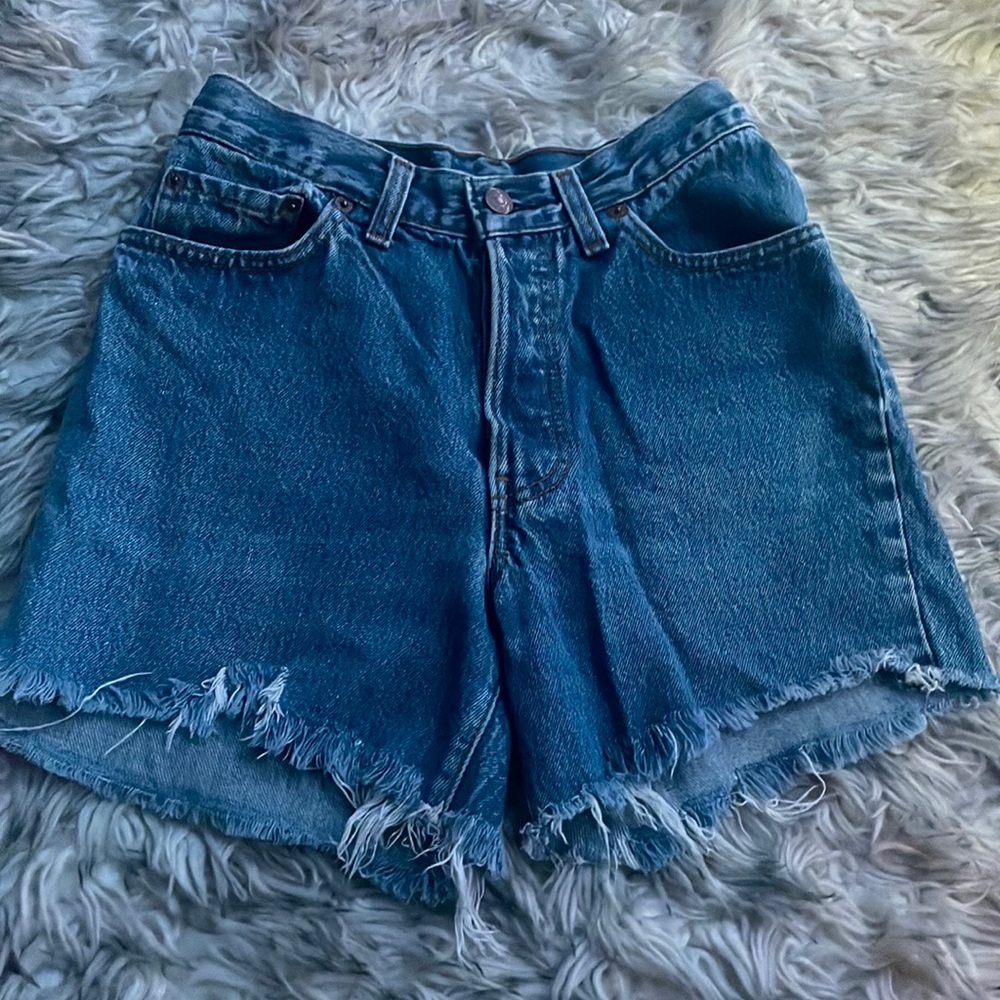 Levi jorts light washed